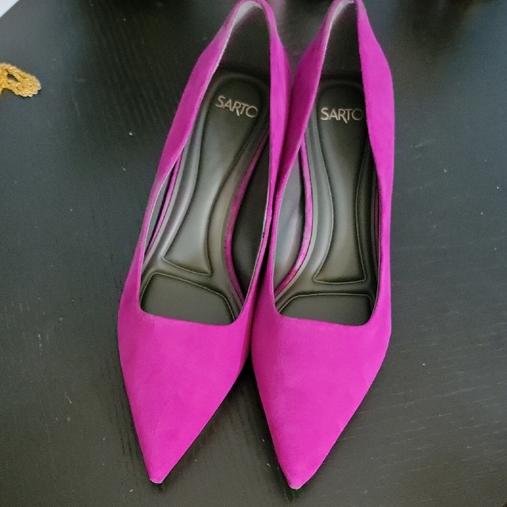 Franco Sarto Diva Pointed Toe Pumps in Fuchsia Suede